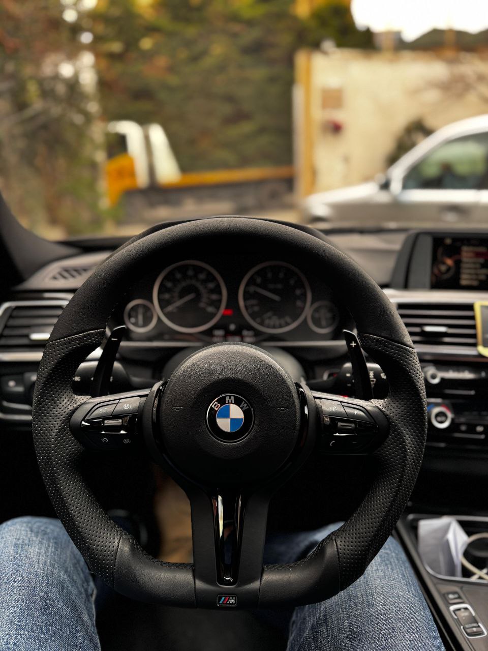 Customized Nappa Leather with Black Trim Steering Wheel For BMW F Series in car